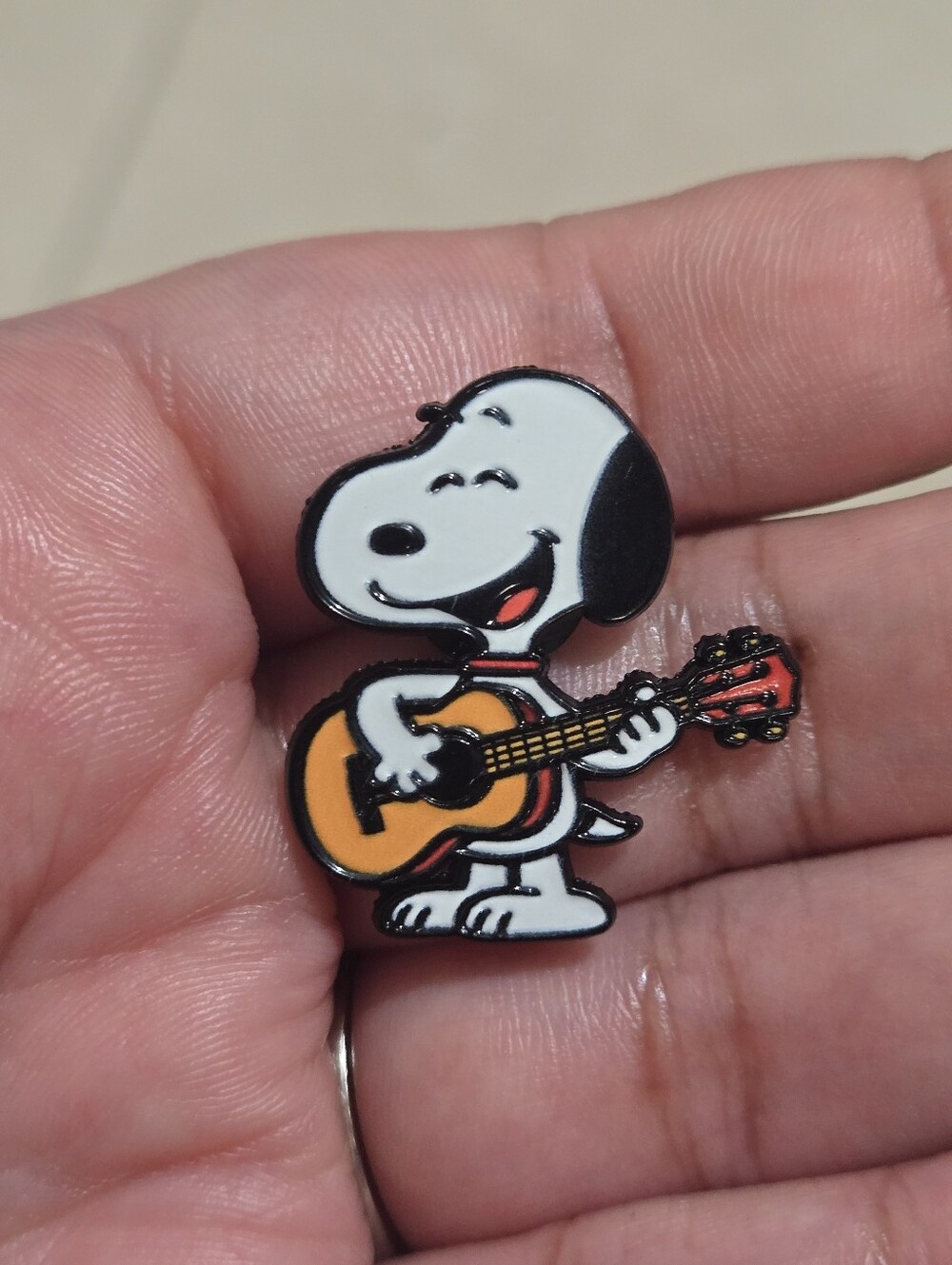 Peanuts: Snoopy Guitar Pin - White, Black, Orange